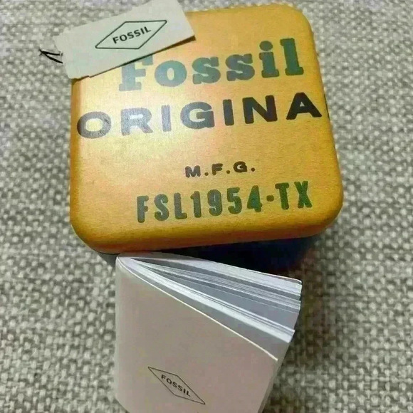 HOST PICK* BRAND NEW Fossil watch 💕 - Picture 11 of 11